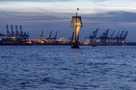 Kräne im Hamburger Hafen