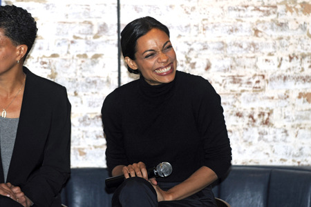 Rosario Dawson Wahlkampagne für Bernie Sanders in New York