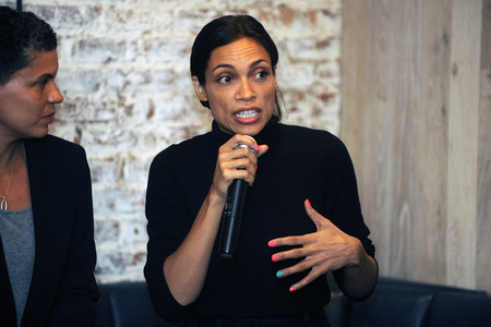 Rosario Dawson Wahlkampagne für Bernie Sanders in New York