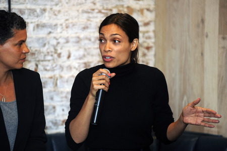 Rosario Dawson Wahlkampagne für Bernie Sanders in New York