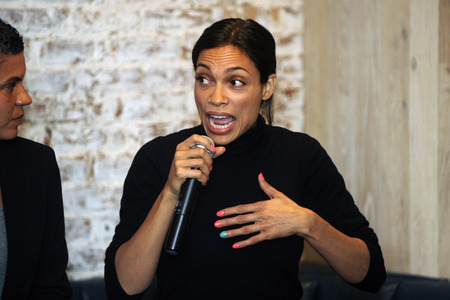 Rosario Dawson Wahlkampagne für Bernie Sanders in New York