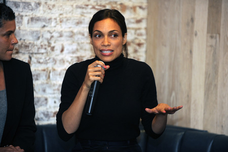 Rosario Dawson Wahlkampagne für Bernie Sanders in New York
