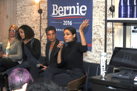 Rosario Dawson Wahlkampagne für Bernie Sanders in New York