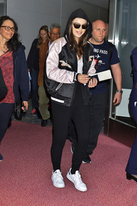 Ankunft von Hailee Steinfeld in Tokio