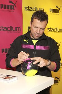 Autogrammstunde mit Lothar Matthäus in Hamburg