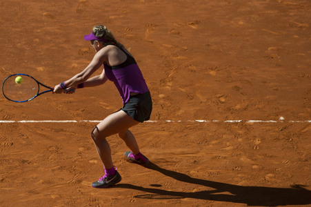Tennis Match Alizé Cornet vs Victoria Azarenka in Madrid