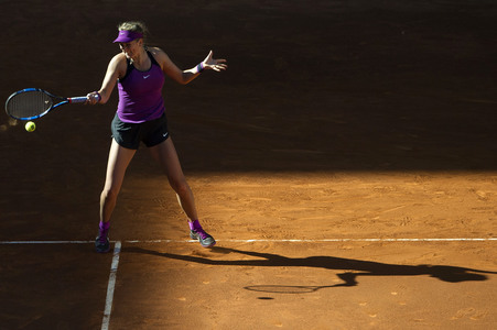 Tennis Match Alizé Cornet vs Victoria Azarenka in Madrid