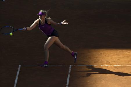 Tennis Match Alizé Cornet vs Victoria Azarenka in Madrid