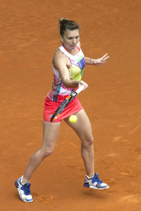 Tennis Match Irina-Camelia Begu vs Simona Halep in Madrid