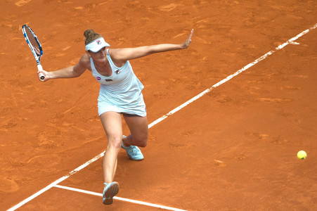 Tennis Match Irina-Camelia Begu vs Simona Halep in Madrid