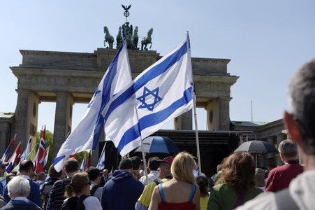 Marsch des Lebens zum Holocaustgedenktag in Berlin