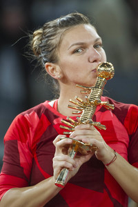 Tennis Match Dominika Cibulková vs Simona Halep in Madrid