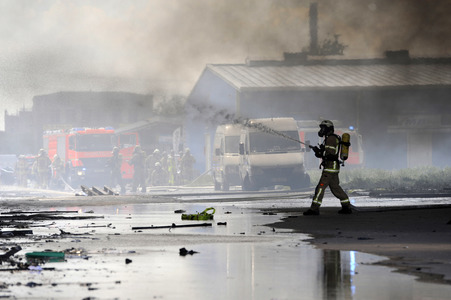 Feuerwehreinsatz bei Großbrand in Berlin-Lichtenberg