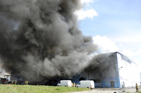 Feuerwehreinsatz bei Großbrand in Berlin-Lichtenberg