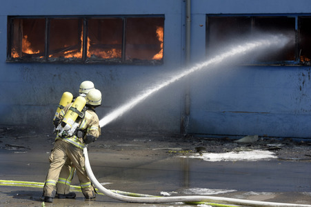 Feuerwehreinsatz bei Großbrand in Berlin-Lichtenberg