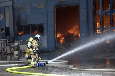 Feuerwehreinsatz bei Großbrand in Berlin-Lichtenberg