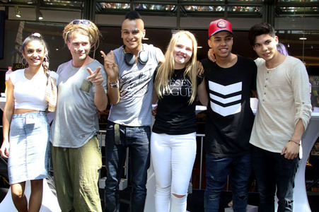 Autogrammstunde der Top 6 DSDS Stars 2016 in Hamburg