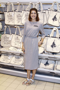 Marie Nasemann und Samy Deluxe bei der Präsentation ihrer selbst designten Taschen in Hamburg