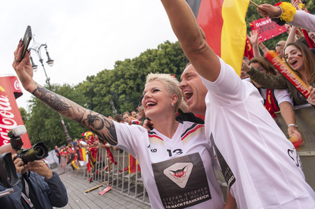 Fans beim UEFA-Fußball-Europameisterschaft 2016 Spiel Deutschland gegen Polen in Berlin