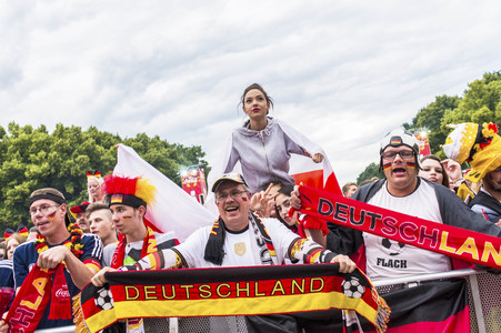 Fans beim UEFA-Fußball-Europameisterschaft 2016 Spiel Deutschland gegen Polen in Berlin