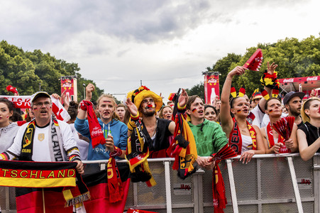 Fans beim UEFA-Fußball-Europameisterschaft 2016 Spiel Deutschland gegen Polen in Berlin