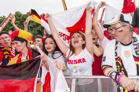 Fans beim UEFA-Fußball-Europameisterschaft 2016 Spiel Deutschland gegen Polen in Berlin