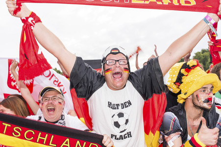 Fans beim UEFA-Fußball-Europameisterschaft 2016 Spiel Deutschland gegen Polen in Berlin