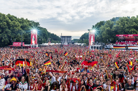 Fans beim UEFA-Fußball-Europameisterschaft 2016 Spiel Deutschland gegen Polen in Berlin