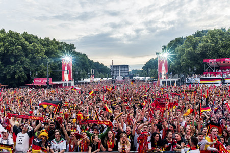 Fans beim UEFA-Fußball-Europameisterschaft 2016 Spiel Deutschland gegen Polen in Berlin