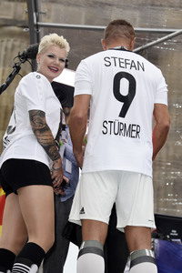 Fans beim UEFA-Fußball-Europameisterschaft 2016 Spiel Deutschland gegen Polen in Berlin
