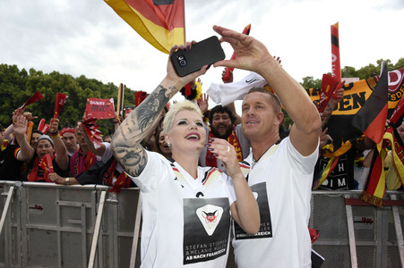 Fans beim UEFA-Fußball-Europameisterschaft 2016 Spiel Deutschland gegen Polen in Berlin