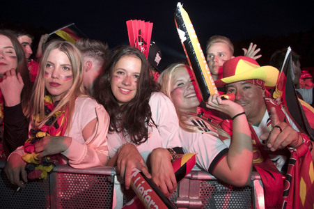 Fans beim UEFA-Fußball-Europameisterschaft 2016 Spiel Deutschland gegen Polen in Berlin