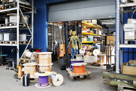 WORKING ART: Gabelstaplerfahrer / Forklift Driver Bodypainting
