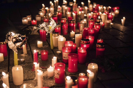 Gedenken an die Opfer des Anschlags von Orlando in Berlin