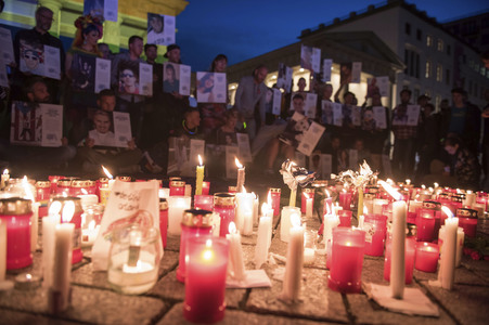 Gedenken an die Opfer des Anschlags von Orlando in Berlin