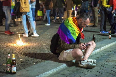 Gedenken an die Opfer des Anschlags von Orlando in Berlin