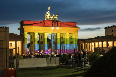 Gedenken an die Opfer des Anschlags von Orlando in Berlin