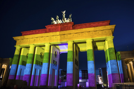 Gedenken an die Opfer des Anschlags von Orlando in Berlin