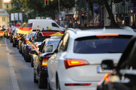 Autokorso nach dem UEFA-Fußball-Europameisterschaft 2016 Spiel Deutschland gegen Nordirland in Berlin
