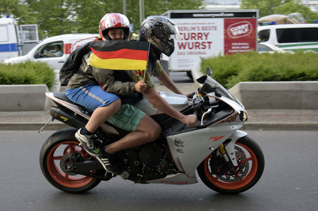 Autokorso nach dem UEFA-Fußball-Europameisterschaft 2016 Spiel Deutschland gegen Nordirland in Berlin