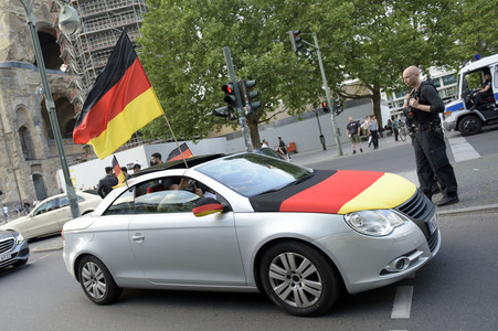 Autokorso nach dem UEFA-Fußball-Europameisterschaft 2016 Spiel Deutschland gegen Nordirland in Berlin