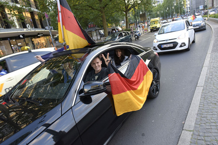 Autokorso nach dem UEFA-Fußball-Europameisterschaft 2016 Spiel Deutschland gegen Nordirland in Berlin