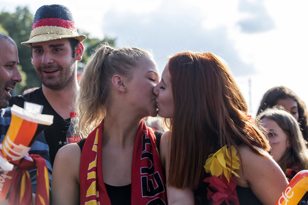 Fanmeile beim UEFA-Fußball-Europameisterschaft 2016 Spiel Deutschland gegen Nordirland in Berlin