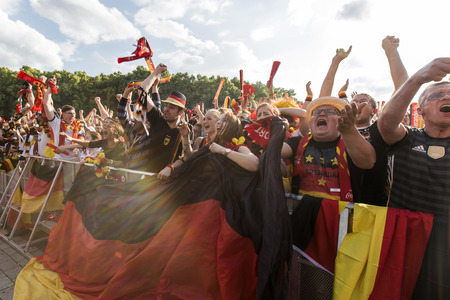 Fanmeile beim UEFA-Fußball-Europameisterschaft 2016 Spiel Deutschland gegen Nordirland in Berlin
