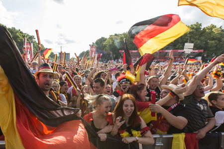 Fanmeile beim UEFA-Fußball-Europameisterschaft 2016 Spiel Deutschland gegen Nordirland in Berlin
