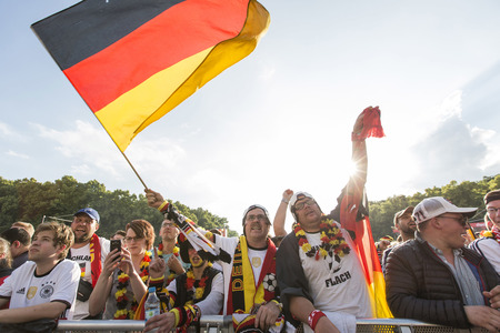 Fanmeile beim UEFA-Fußball-Europameisterschaft 2016 Spiel Deutschland gegen Nordirland in Berlin