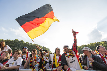 Fanmeile beim UEFA-Fußball-Europameisterschaft 2016 Spiel Deutschland gegen Nordirland in Berlin