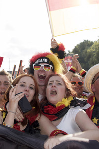 Fanmeile beim UEFA-Fußball-Europameisterschaft 2016 Spiel Deutschland gegen Nordirland in Berlin
