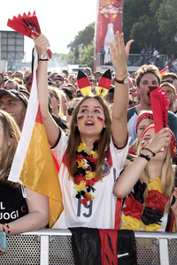 Fanmeile beim UEFA-Fußball-Europameisterschaft 2016 Spiel Deutschland gegen Nordirland in Berlin