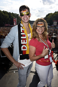 Fanmeile beim UEFA-Fußball-Europameisterschaft 2016 Spiel Deutschland gegen Nordirland in Berlin